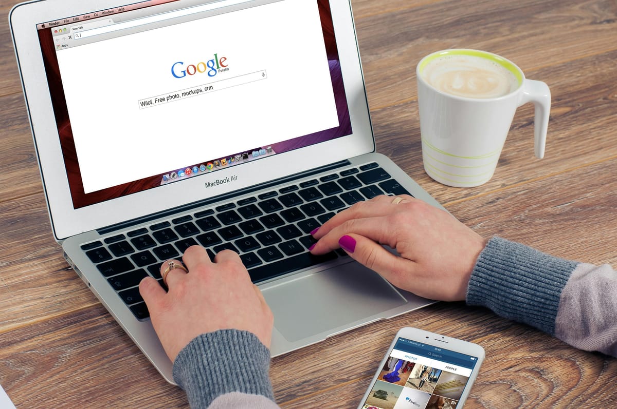 Google testa link de avaliações locais com visões gerais de IA