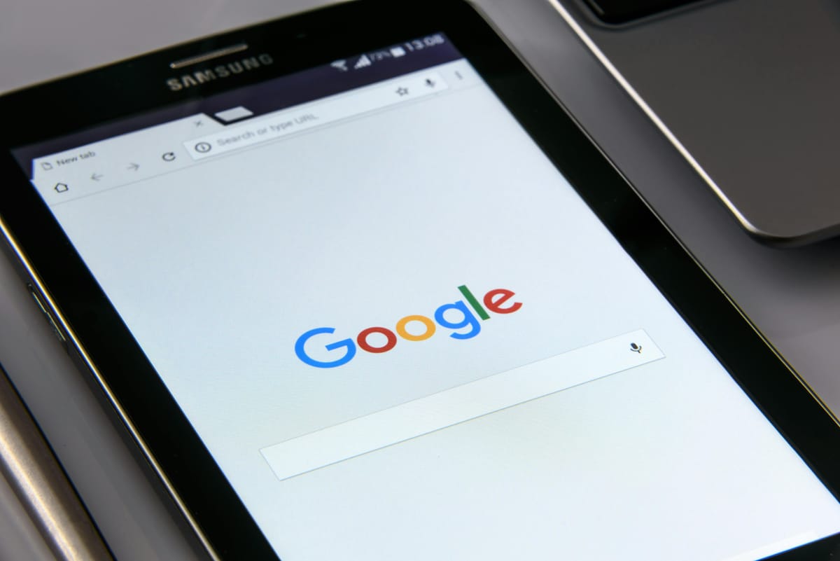 Google Search mantém operadores “antes:” e “depois:” em fase beta após seis anos