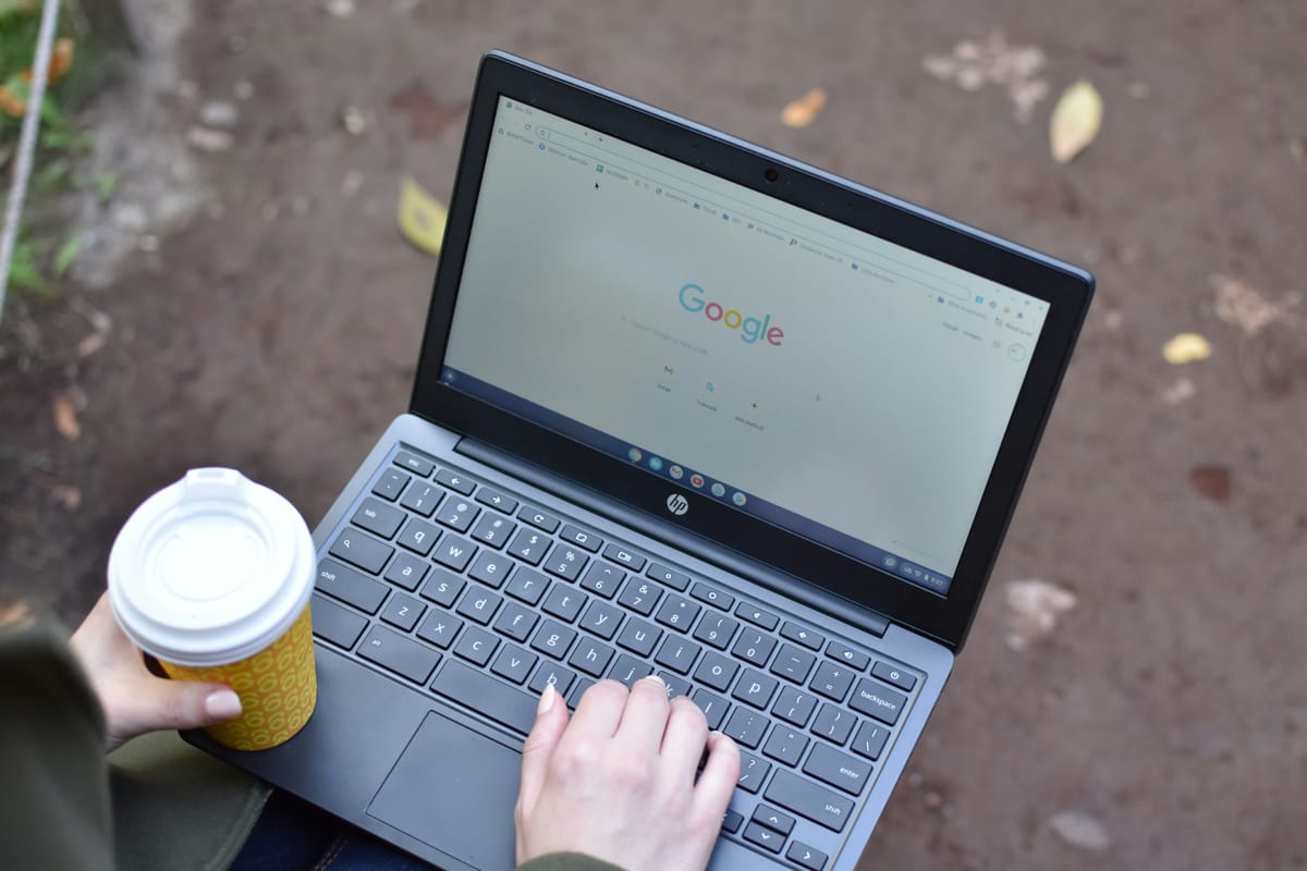 Google começa a testar anúncios no Modo IA e expande publicidade nas Visões Gerais