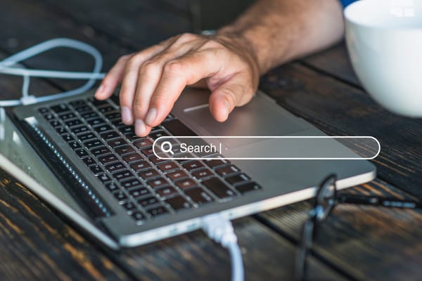 Visões Gerais de IA do Google citam menos páginas do Top 10 após atualização de março