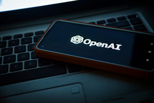 OpenAI e Jony Ive: o que esperar do novo dispositivo de IA que pode mudar o jogo do mercado digital
