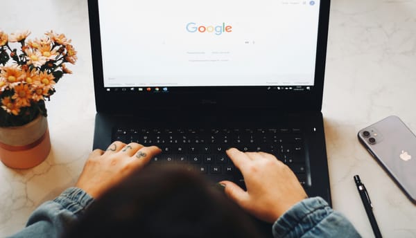Google se conecta a si mesmo: 43% das Visões Gerais de IA redirecionam para o próprio Google