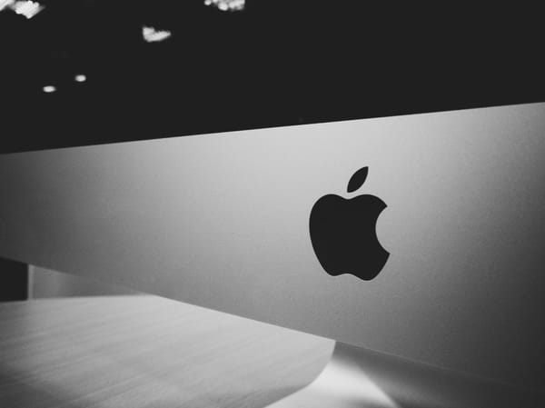 Apple cogita trocar o Google por buscas com IA no Safari: o que muda para quem produz conteúdo?