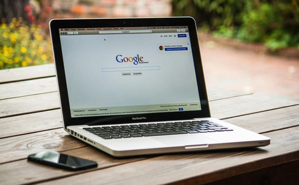 Google diz estar 20 vezes melhor em detectar golpes na Pesquisa