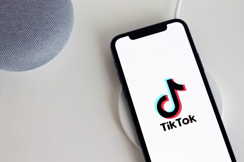 TikTok lança novas ferramentas para excluir vídeos e perfis específicos dos anúncios