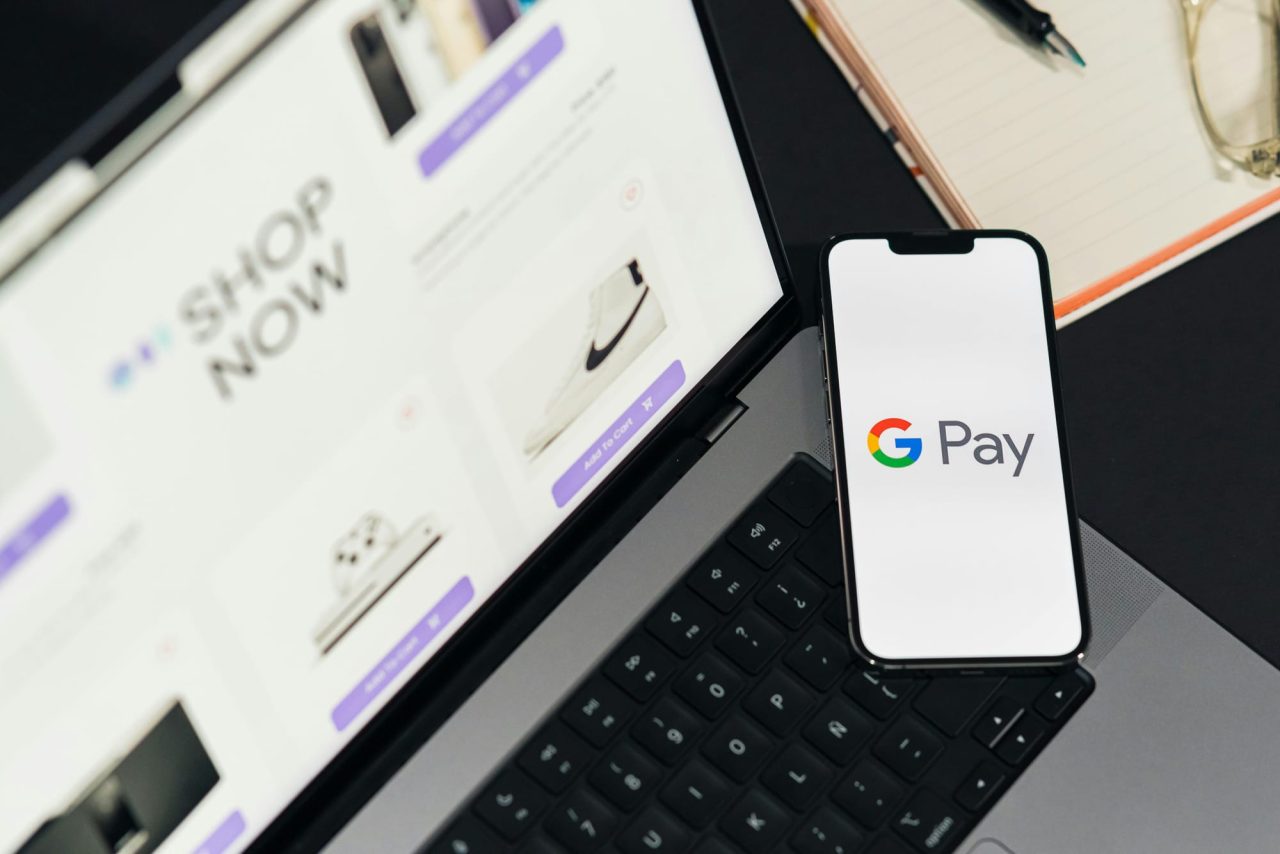 Google testa novo rótulo em anúncios do Shopping destacando o menor preço dos últimos 30 dias